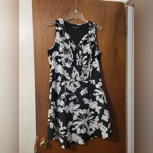 Banana Republic size 8 summer sleeveless dress.